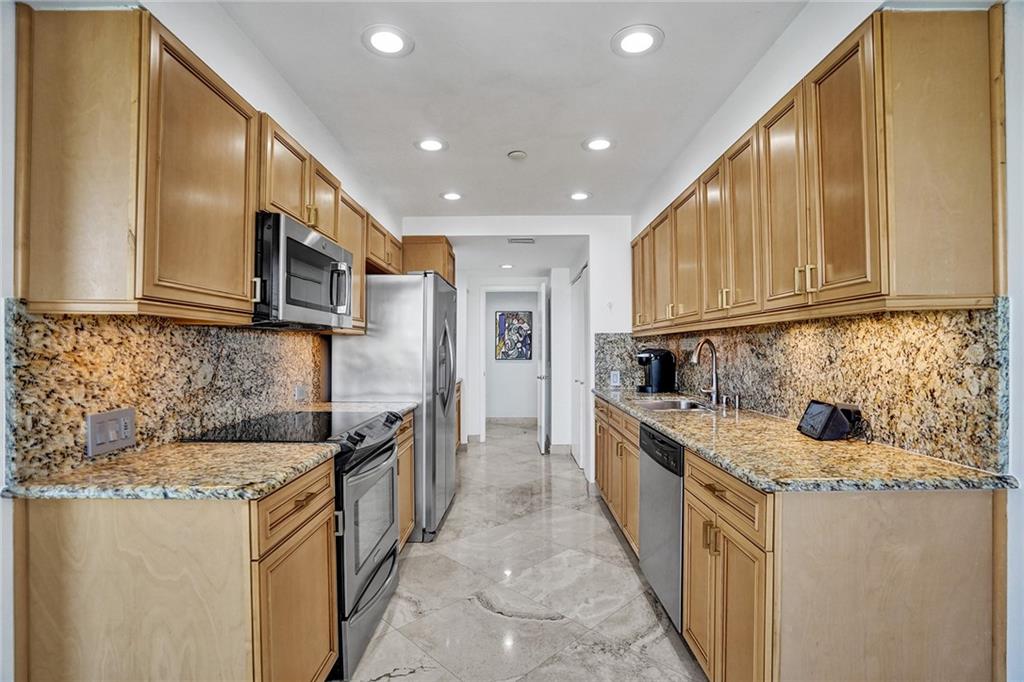 Williams Island - Residential