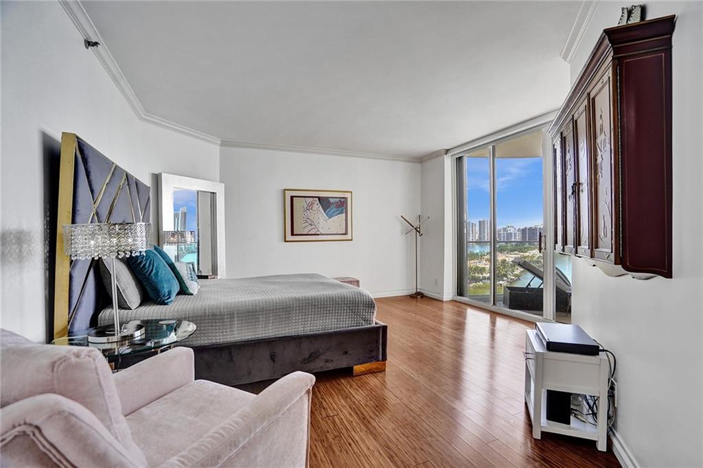 Williams Island - Residential