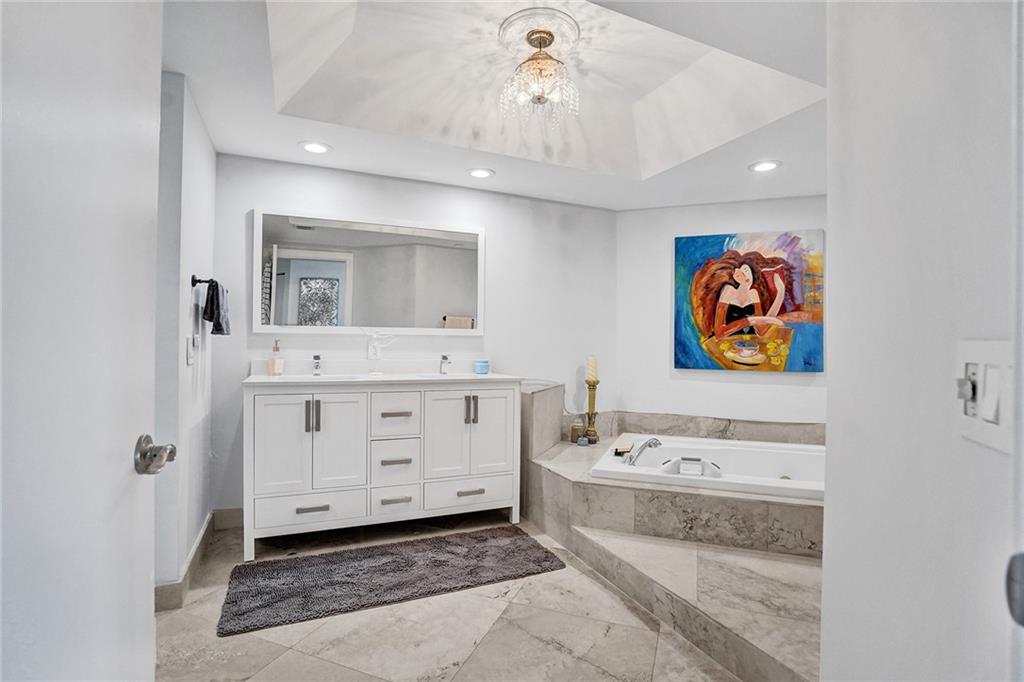 Williams Island - Residential