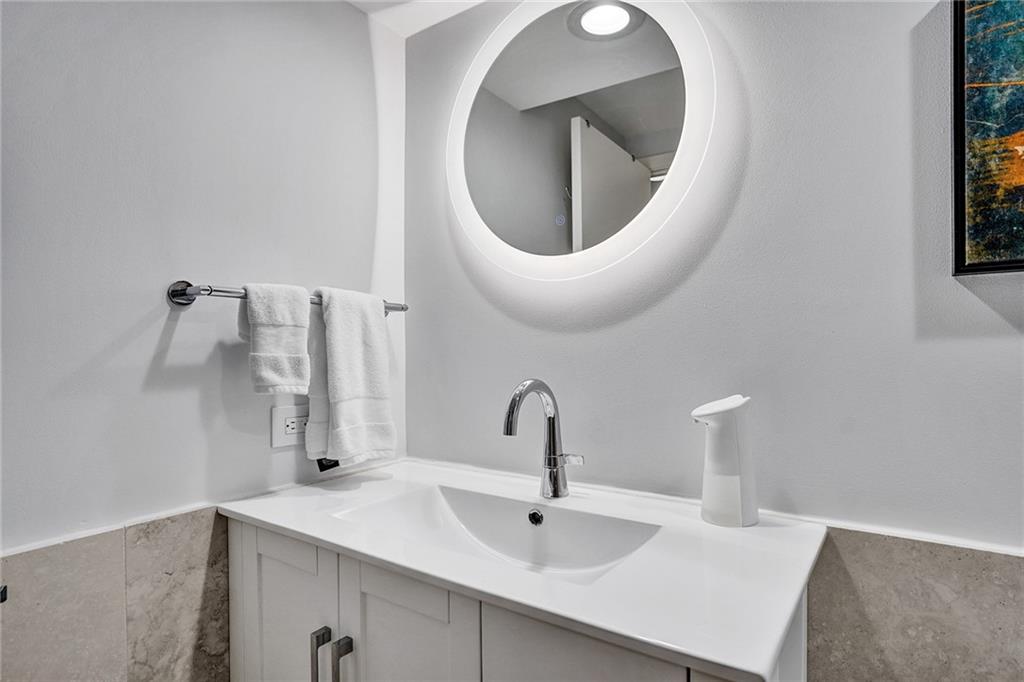 Williams Island - Residential