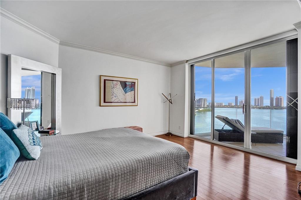 Williams Island - Residential