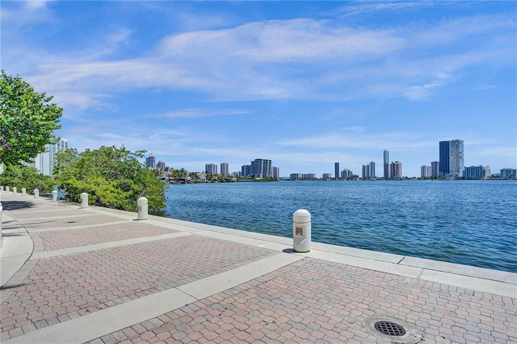 Williams Island - Residential