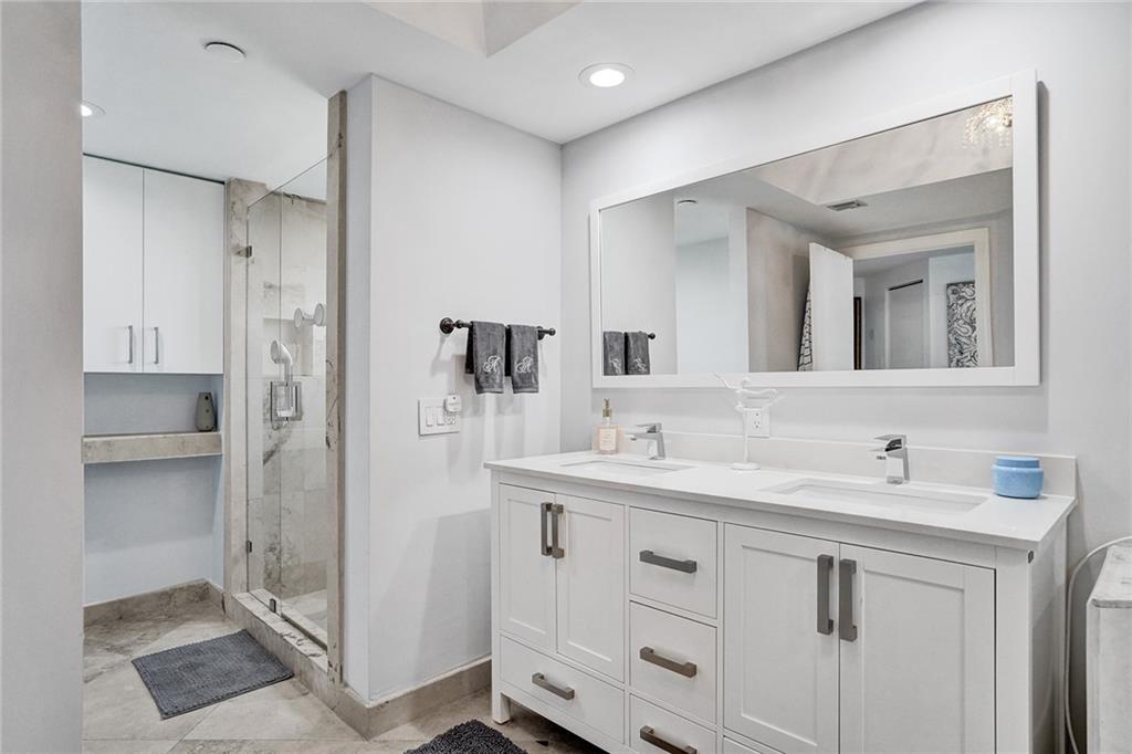 Williams Island - Residential