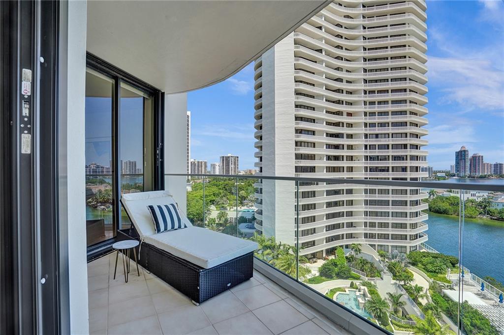 Williams Island - Residential