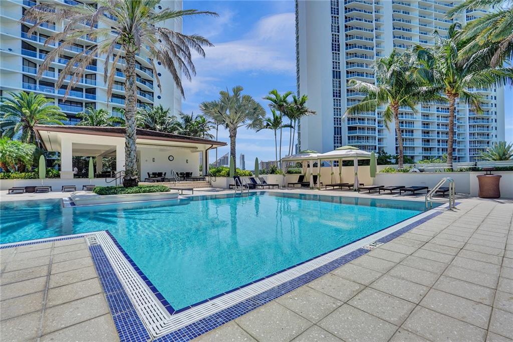 Williams Island - Residential