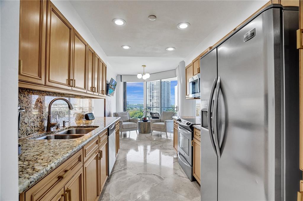 Williams Island - Residential