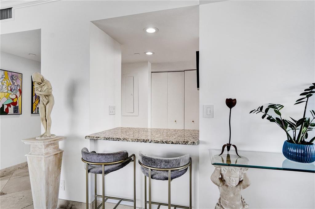 Williams Island - Residential