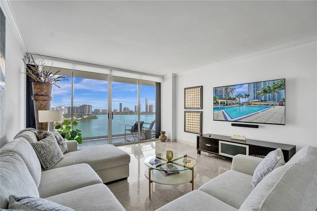 Williams Island - Residential