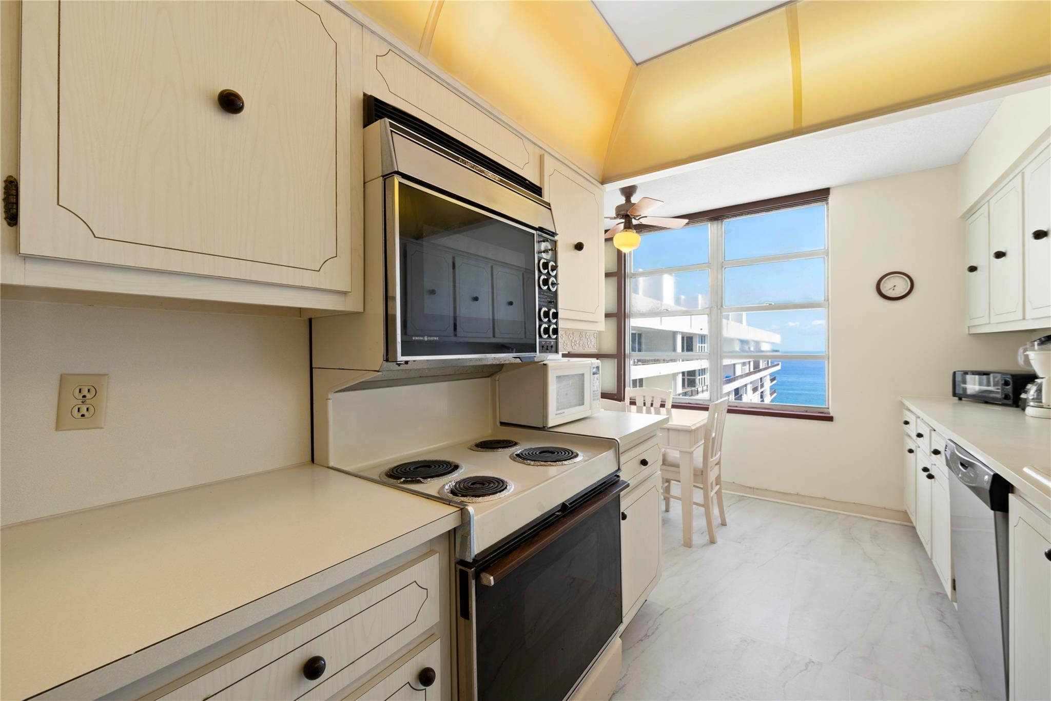 Plaza Tower South - Residential