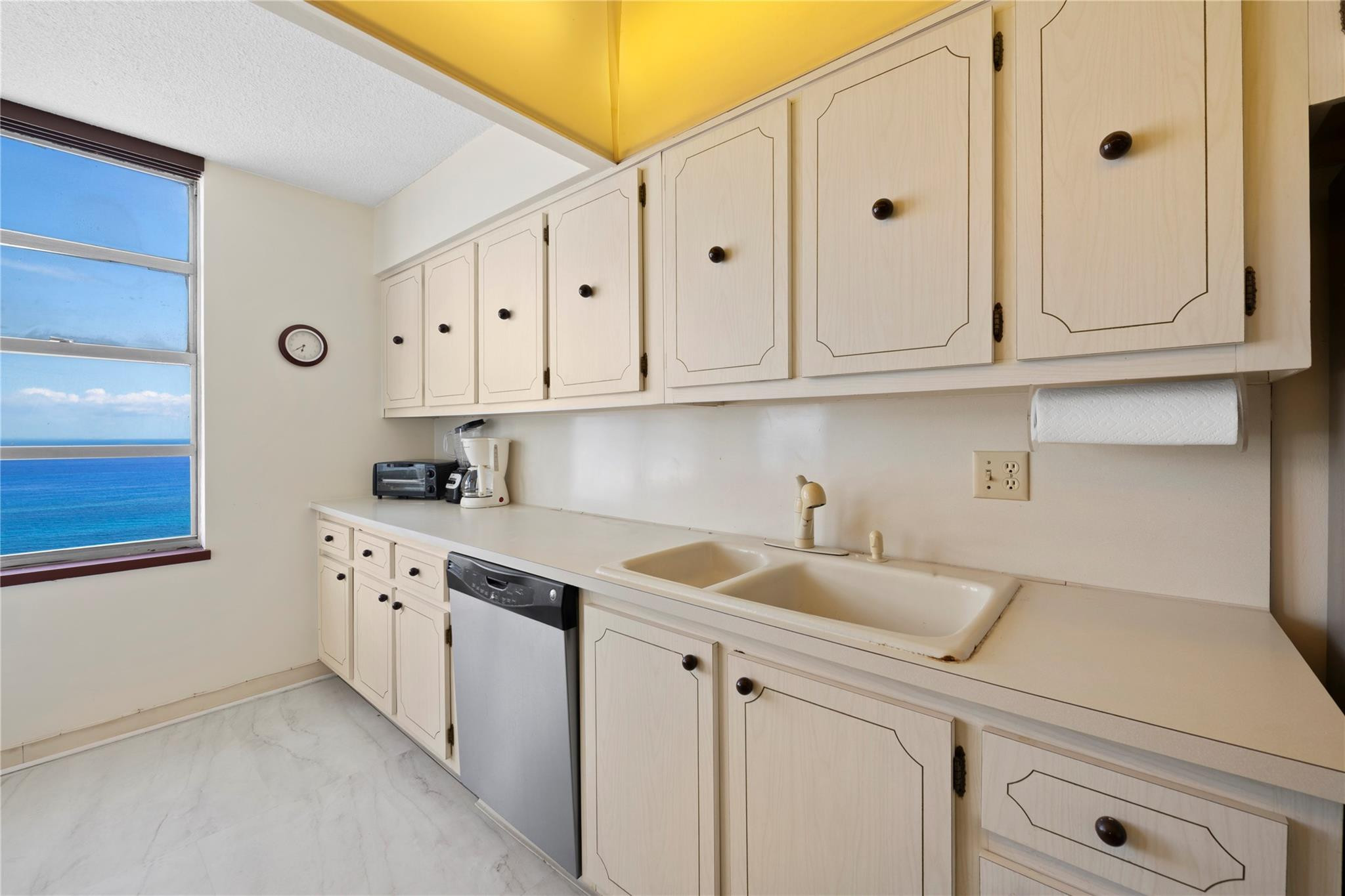 Plaza Tower South - Residential