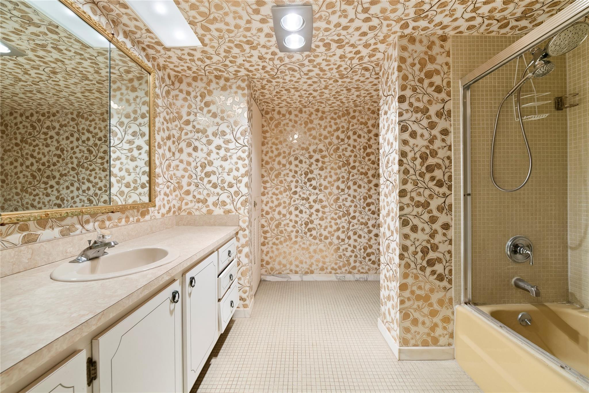 Plaza Tower South - Residential