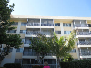 GREAT LOCATION IN DOWNTOWN BOCA ENJOY NICE UNIT WITH CERAMIC TILE FLOORING IN SOCIAL AREAS AND CARPETED BEDROOMS. KITCHEN AND BATHROOMS WERE RENOVATED WITH GREAT TASTE, YOU WILL LOVE THEM. THE UNIS IS CONVENIENTLY LOCATED ON THE 1ST FLOOR WITH GREAT ACCESS TO LAUNDRY, STORAGE AREA JUST A FEW STEPS AWAY, BIKE ROOM, AND IT OFFERS PARKING IN FRONT OF UNIT. EACH UNIT HAS 2 ASSIGNED PARKING SPACES PLUS PLENTY OF GUEST PARKING. NICE POOL AREA WHERE TO RELAX AT THE END OF THE WORK DAY. CLOSE TO EVERYTHING, MIZNER, BEACH, CHURCHES, SCHOOLS AND MORE. DON'T MISS OUT ON THIS GREAT OPPORTUNITY!!