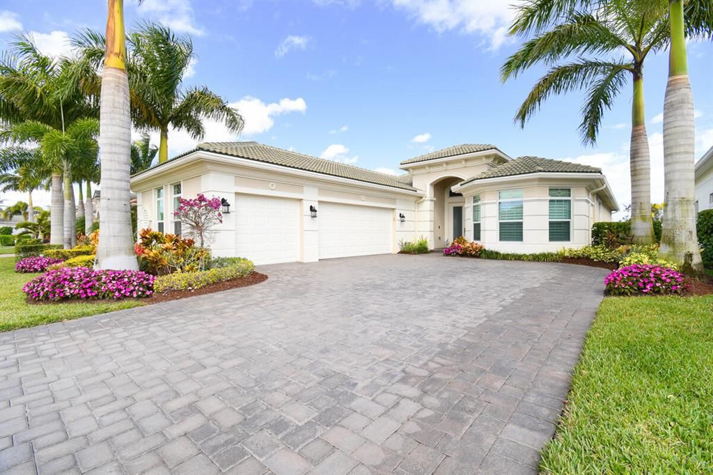 Photo of 537 Carrara Court, Jupiter, FL 33478 (MLS # R10773395)