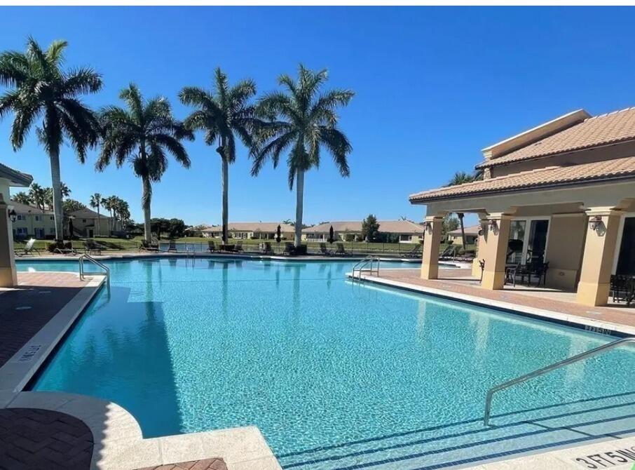 VILLAS AT CARMEL CONDO NO 4 - Residential