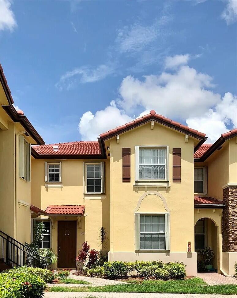 VILLAS AT CARMEL CONDO NO 4 - Residential