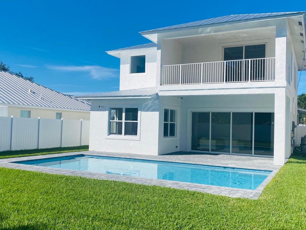 Photo of 9066 SE MARS Street, Hobe Sound, FL 33455 (MLS # B26077285)