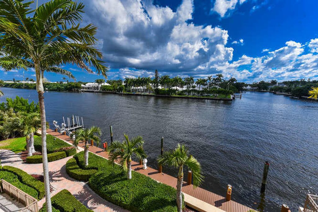 Photo of 3083 Waterside Circle, Boynton Beach, FL 33435 (MLS # R11007642)