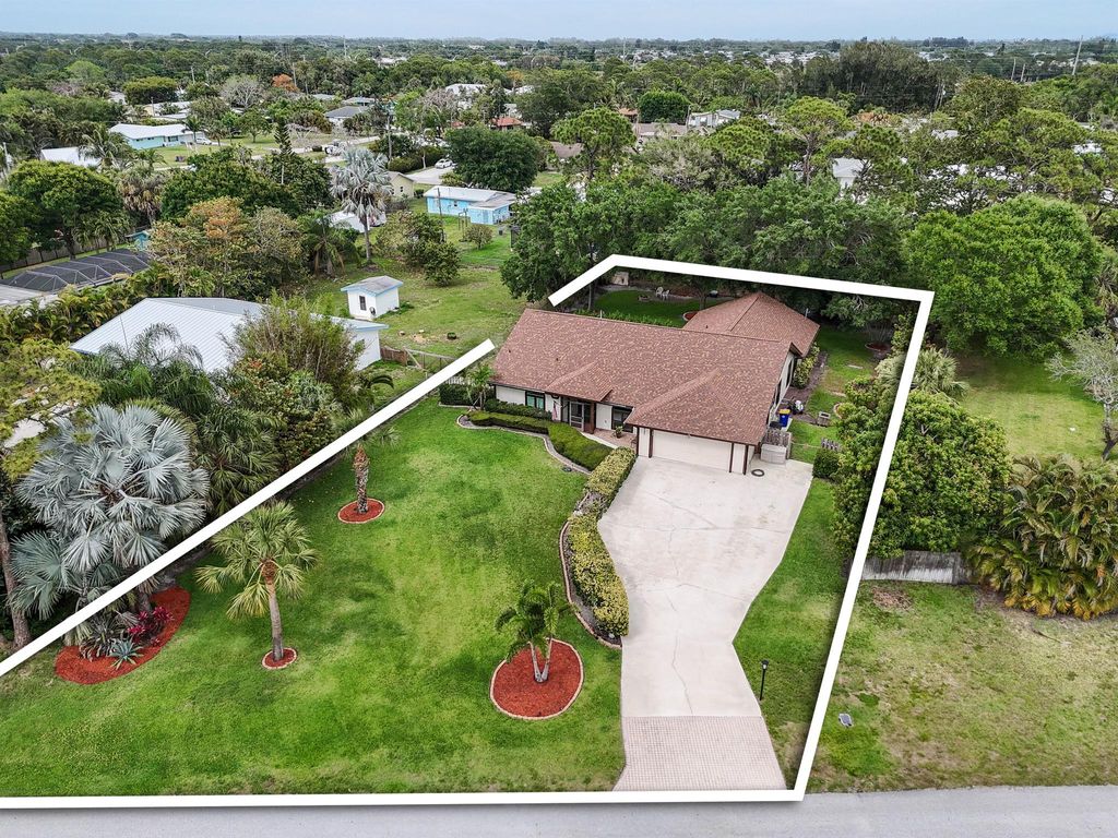 Photo of 6385 SE Circle Street, Hobe Sound, FL 33455 (MLS # R11096136)