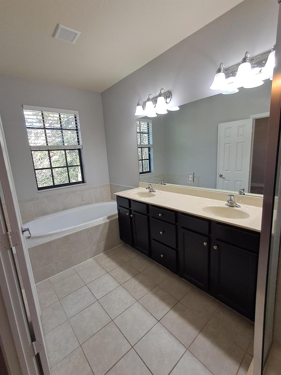 WELLINGTON PARC - Residential Lease