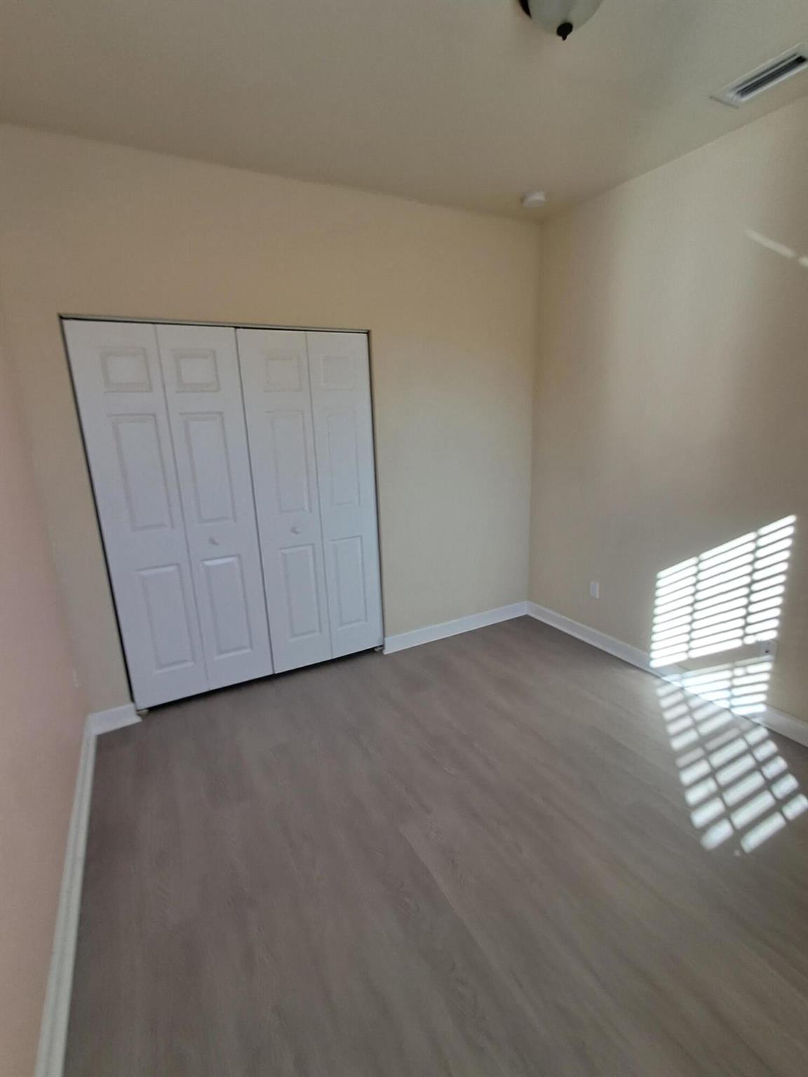 WELLINGTON PARC - Residential Lease