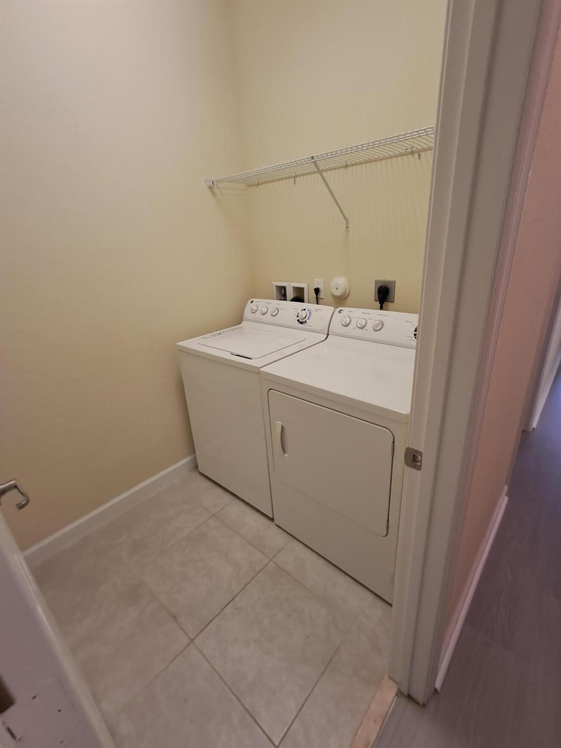 WELLINGTON PARC - Residential Lease