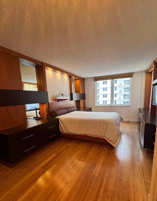 AMBASSADORS V NORTH CONDO - Residential