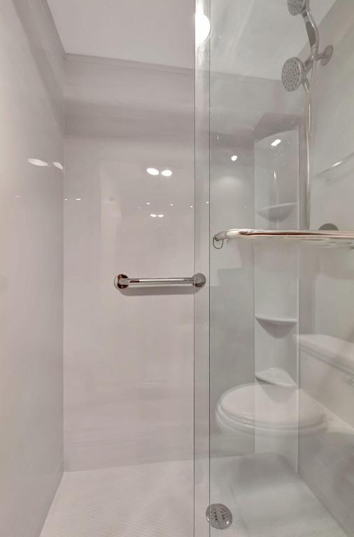 AMBASSADORS V NORTH CONDO - Residential