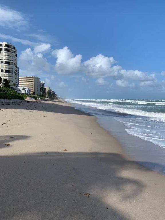 AMBASSADORS V NORTH CONDO - Residential