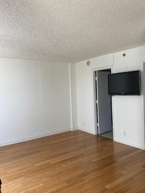 AMBASSADORS V NORTH CONDO - Residential