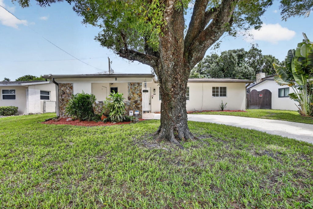 Photo of 7231 Freedom Street, Hollywood, FL 33024 (MLS # B26054906)