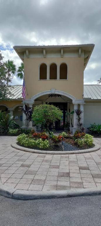 GRAND VIEW AT CRESTWOOD CONDO - Residential