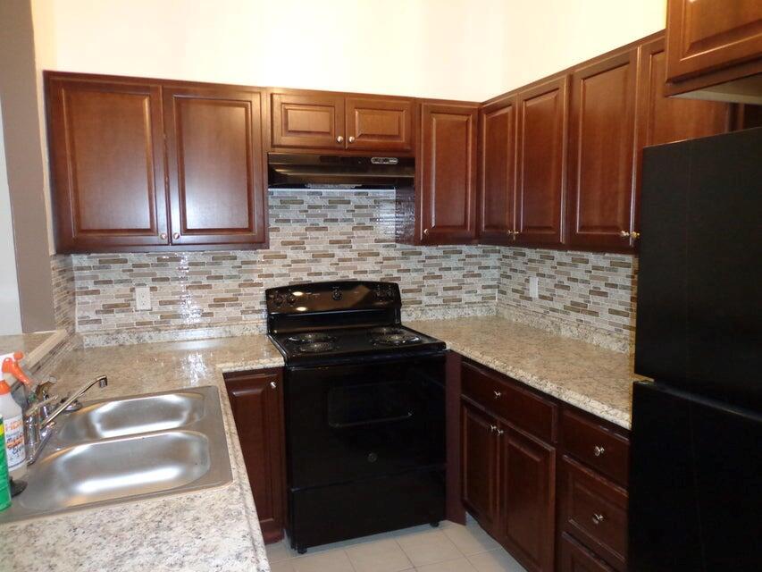 SUGAR POND MANOR OF WELLI - Residential Income