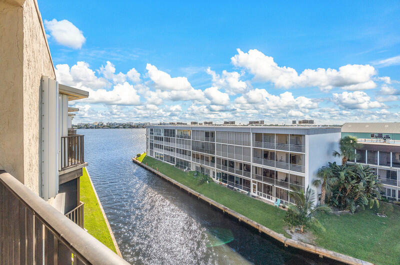 HIDDEN HARBOUR OF THE PALM BEACHES CONDO - Residential