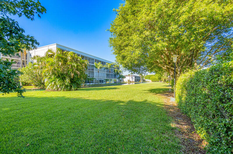 HIDDEN HARBOUR OF THE PALM BEACHES CONDO - Residential