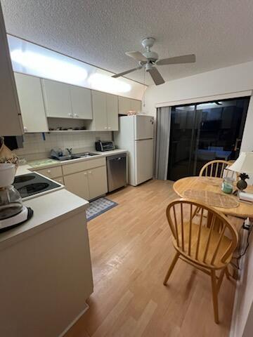 VILLAS OF HOBE SOUND COND - Residential Lease