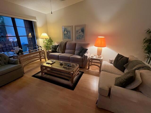 VILLAS OF HOBE SOUND COND - Residential Lease