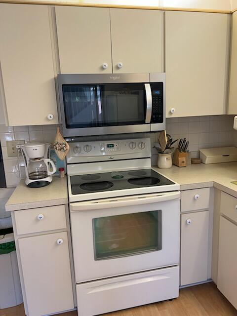 VILLAS OF HOBE SOUND COND - Residential Lease
