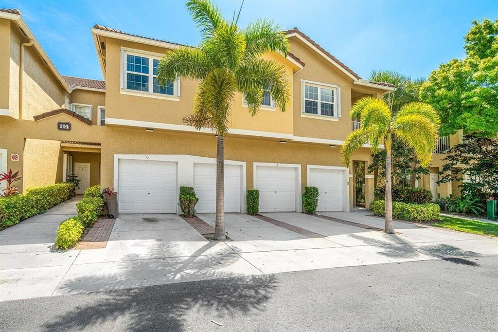 Photo of 114 Lighthouse Circle #H, Tequesta, FL 33469 (MLS # R10887269)