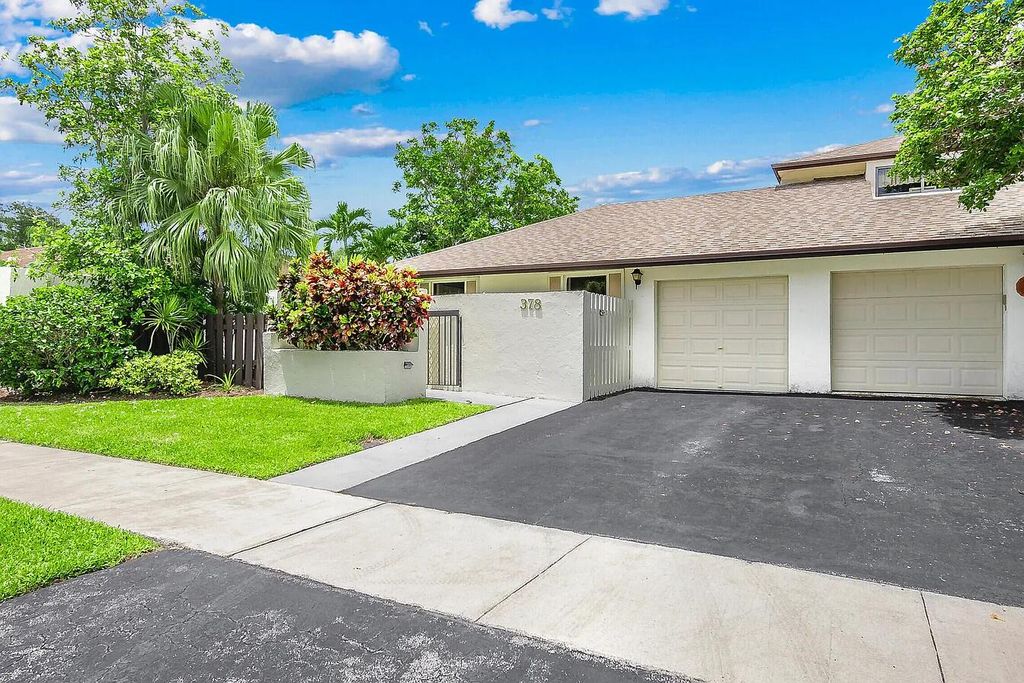 Photo of 378 SW 28th Avenue, Delray Beach, FL 33445 (MLS # B26038422)
