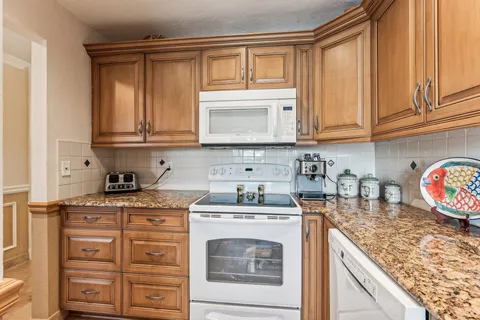 1051 Orange Ter 103, Delray Beach, FL MLS: R11083774