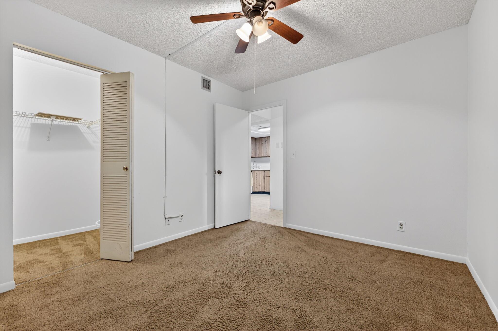 3215 Riverside Drive C-402, Coral Springs, FL, 33065/$175,000 4 3215 Riverside Drive C-402