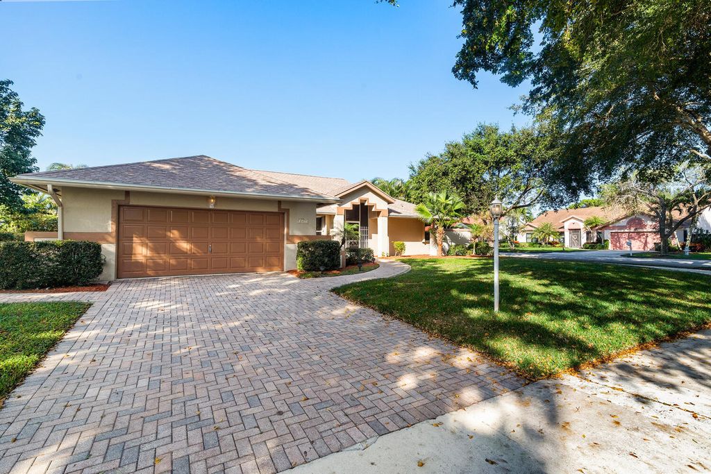 Photo of 2477 Par Circle, Delray Beach, FL 33445 (MLS # R10779996)