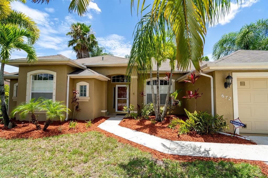 Photo of 672 SE Sweetbay Avenue, Port Saint Lucie, FL 34983 (MLS # R10724515)