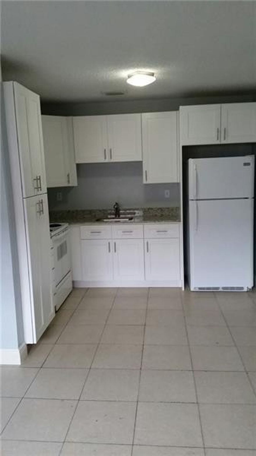 Must see updated 1 bedroom 1 bath . Everything has been updated from the tile floors, to new kitchen cabinets with granite countertop.