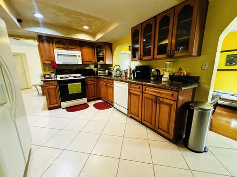 Single Family Residence in Sunrise FL 6600 24th St Street St 11.jpg