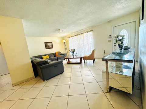 Single Family Residence in Sunrise FL 6600 24th St Street St 2.jpg