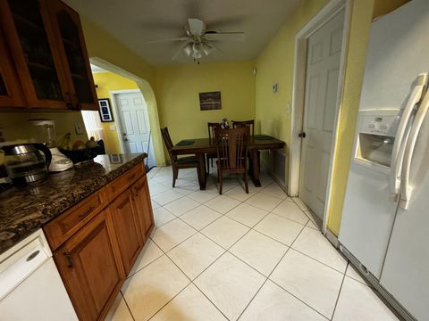Single Family Residence in Sunrise FL 6600 24th St Street St 13.jpg