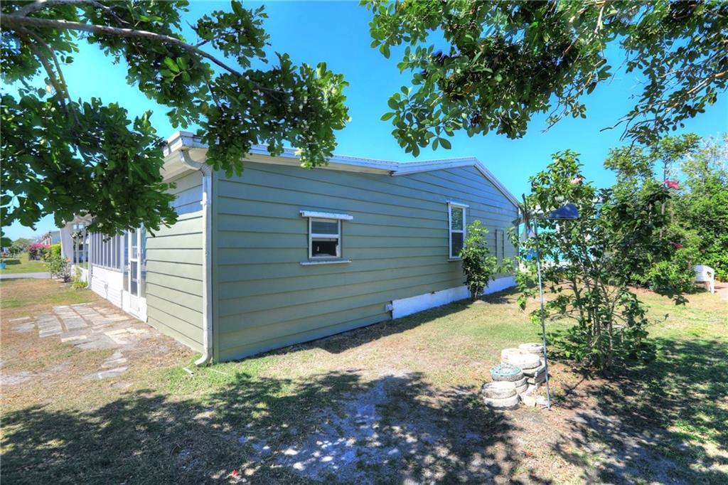 903 Oleander Circle