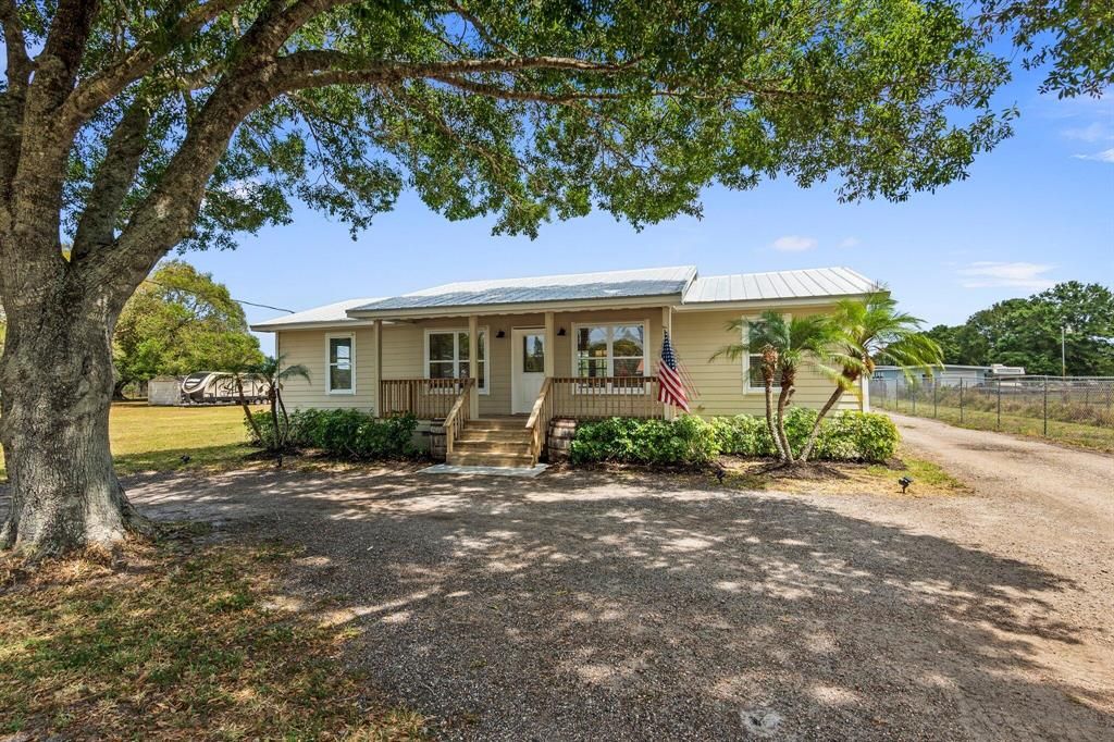 Photo of 410 Emerald Avenue, Fort Pierce, FL 34945 (MLS # R10880752)