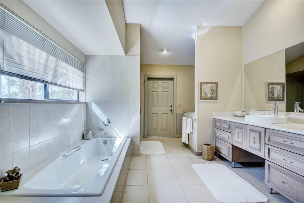 ISLAND OF WELLINGTON - Residential